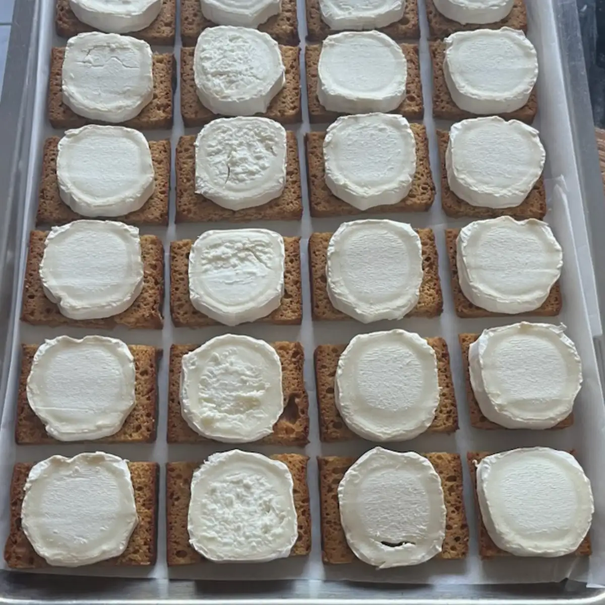 Toast de pain d'épice et chèvre miel